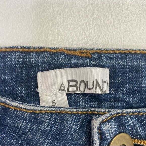 Abound | Mid-Rise Denim Stretch Shorts Size 5 - Picture 2 of 4